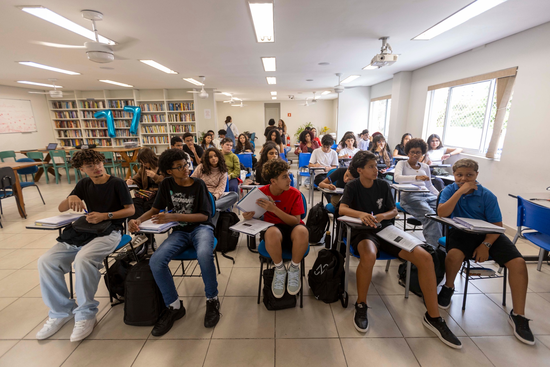 Alunos do Rumo à ETEC durante uma aula presencial