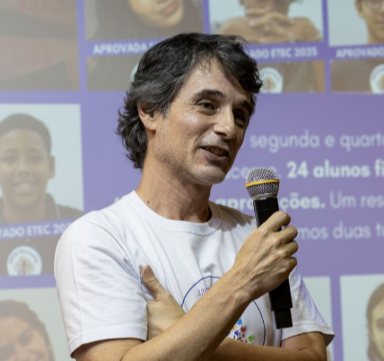 Retrato de André Maurício Carvalhaes de Oliveira